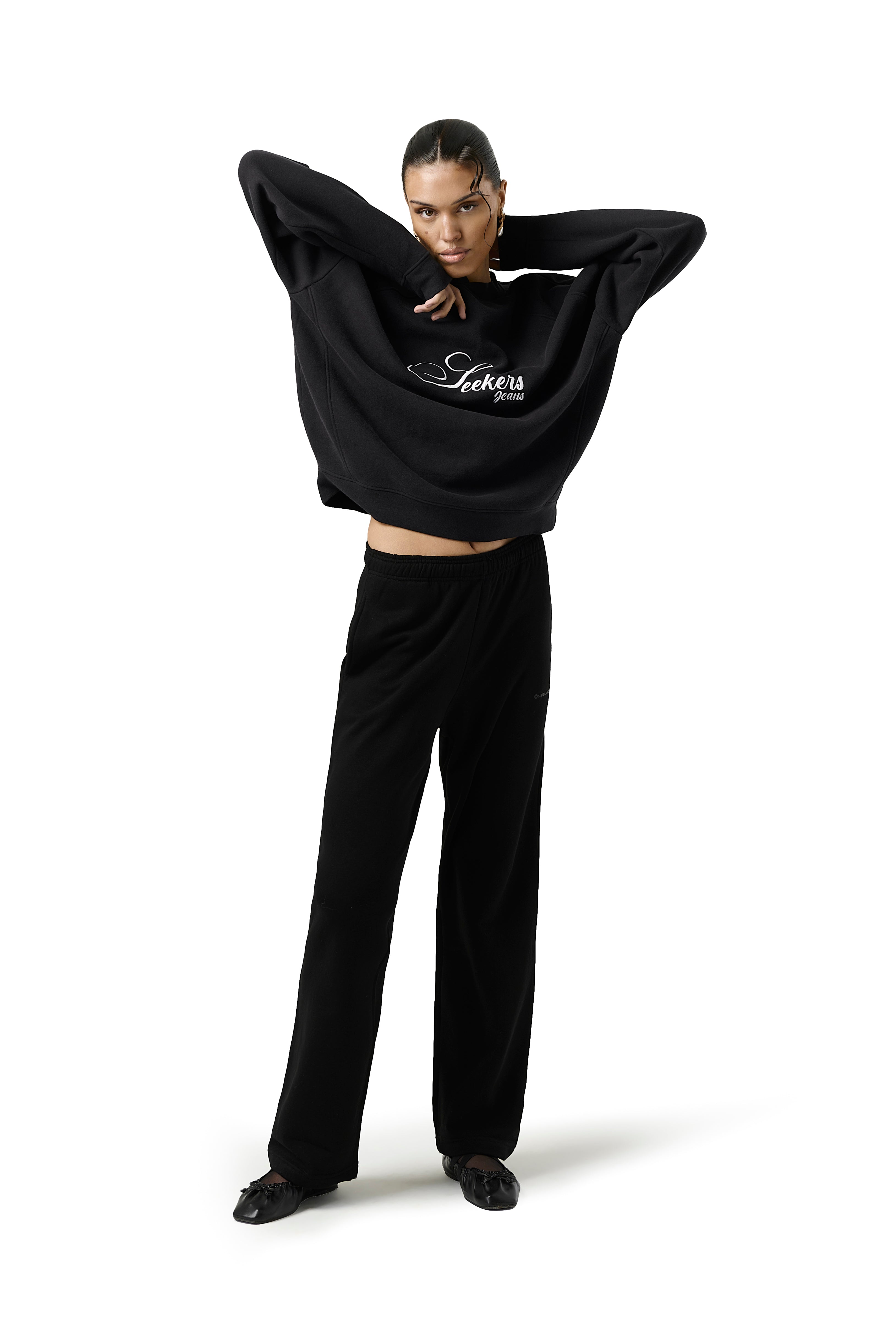 Model Luca is 5'10.5" and wears size S.
